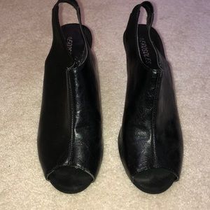 AeroSoles Black size 8 1/2 Pumps.